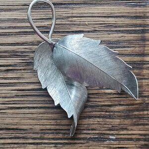 Mid Century Krementz White Gold Filled Leaf Brooch 2"